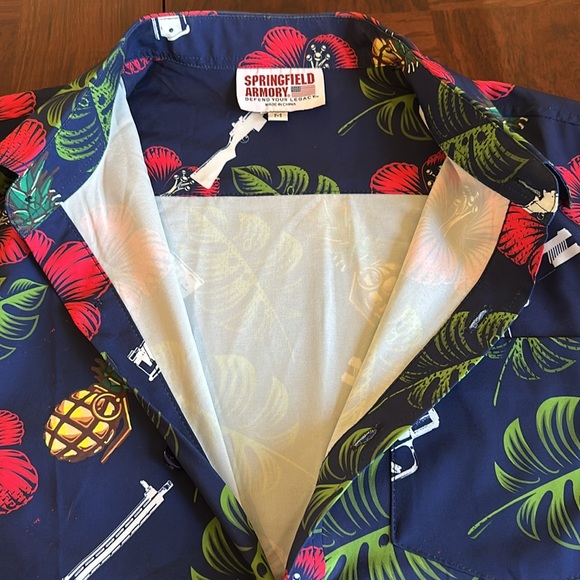 Springfield Armory *NWOT* Men's Summer Hawaiian Print Casual Button Down Shirt - Picture 4 of 7